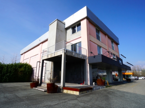 Ampio spazio multiuso in affitto a Verrone