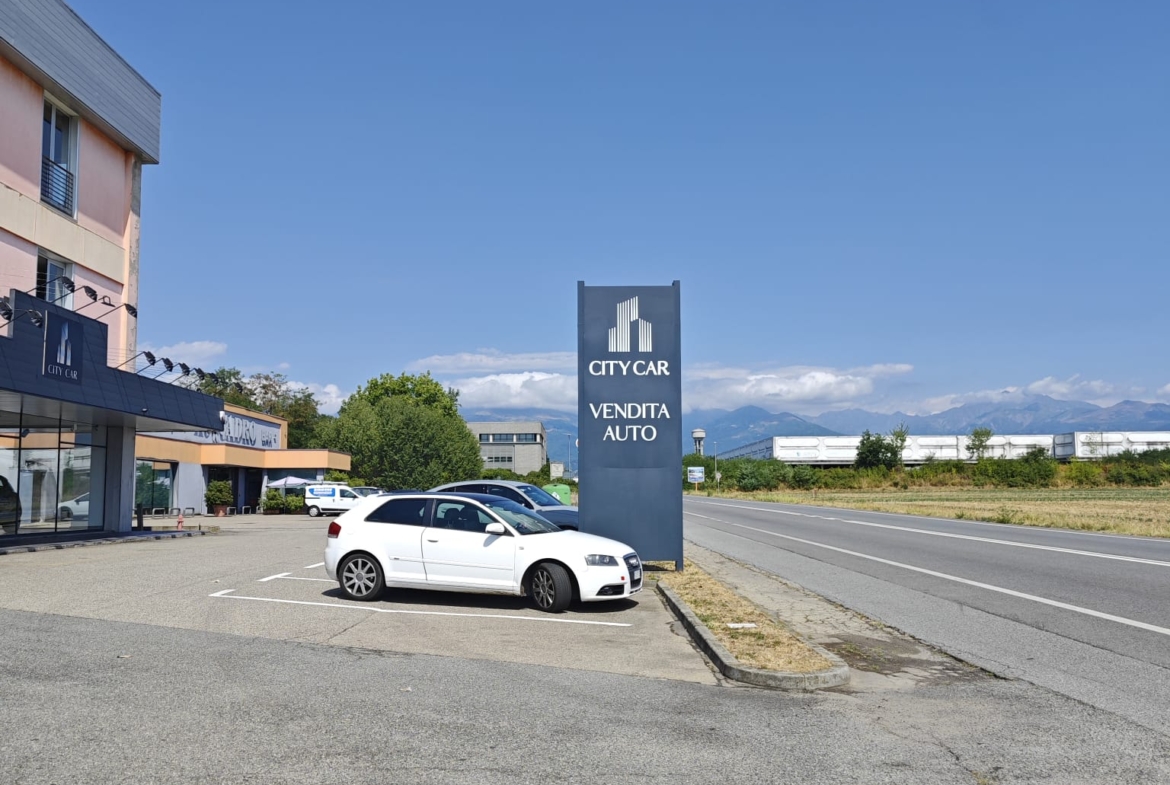 Stabile commerciale in vendita a Verrone