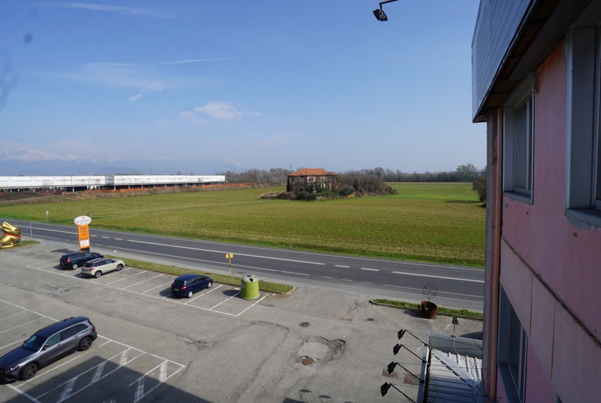 Stabile commerciale in vendita a Verrone