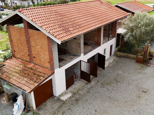 Rustico con terreno in vendita a Sandigliano