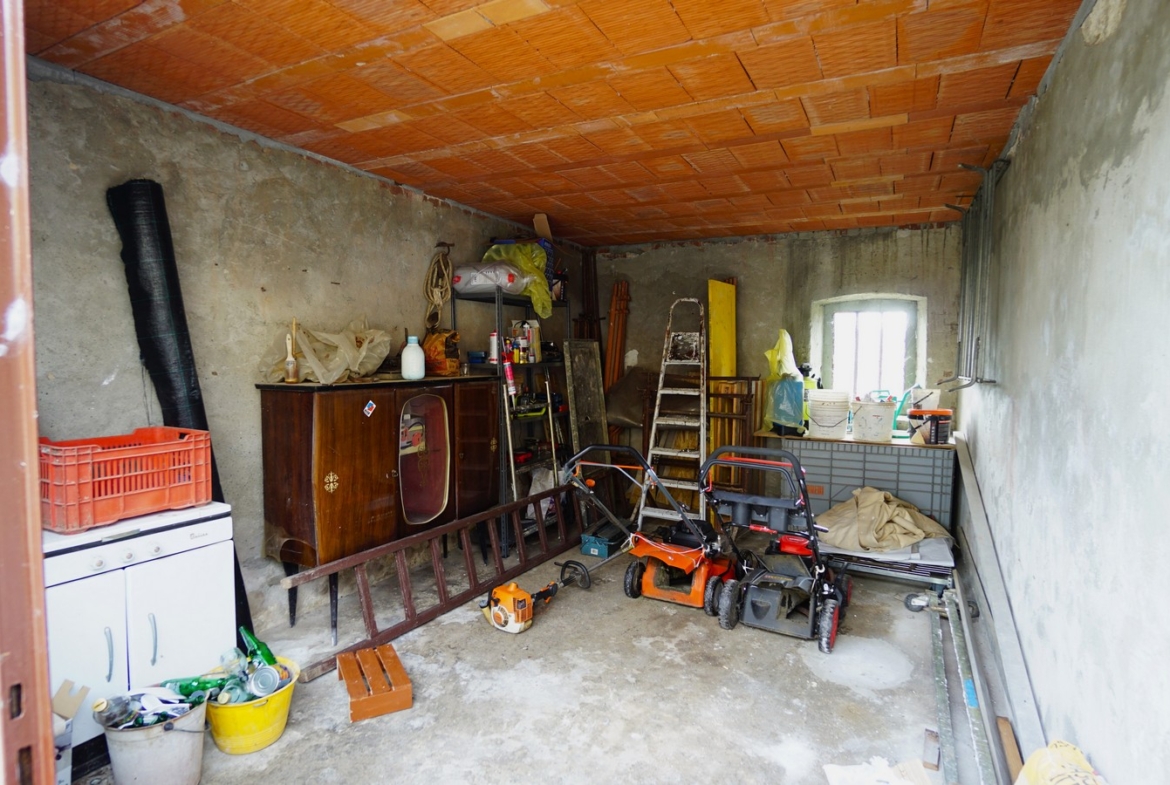 Rustico con terreno in vendita a Sandigliano