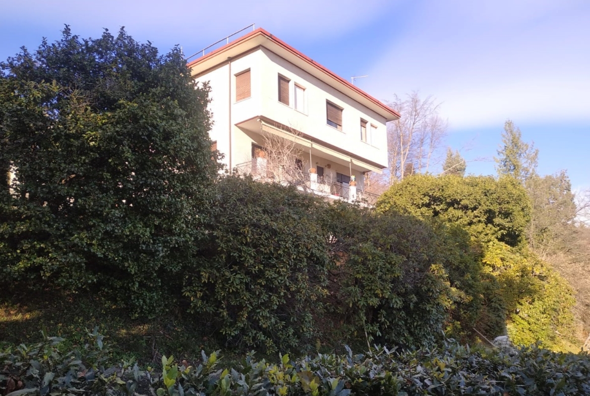 Villa di Prestigio in vendita nel Cuore di Biella