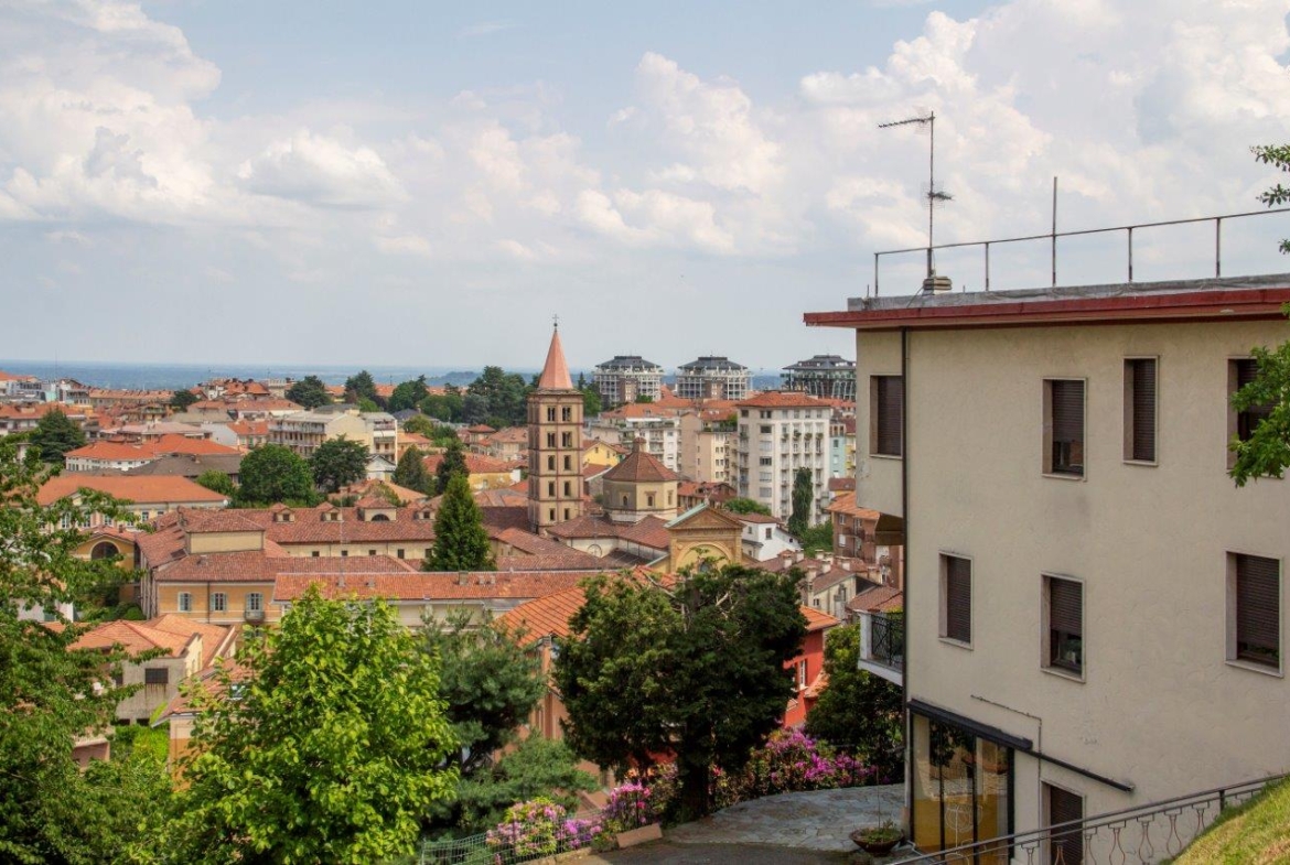 Villa di Prestigio in vendita nel Cuore di Biella