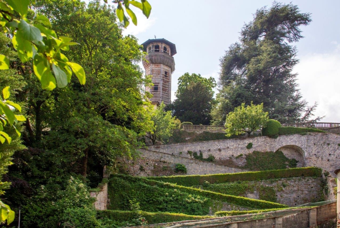 Villa di Prestigio in vendita nel Cuore di Biella