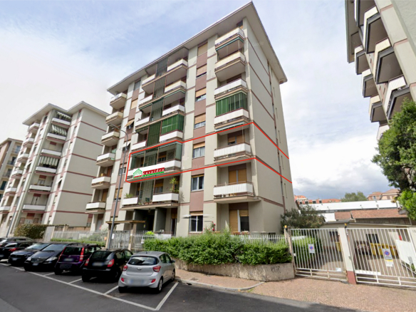 Ampio appartamento ristrutturato in vendita a Biella