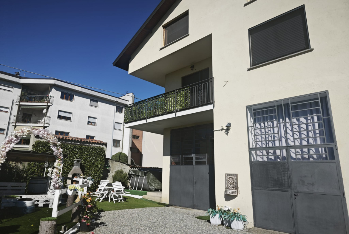 Mansarda abitabile e laboratorio in vendita a Vigliano
