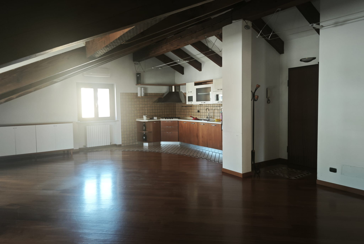 Mansarda abitabile e laboratorio in vendita a Vigliano