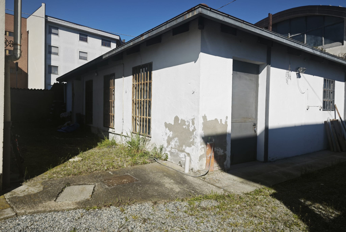Mansarda abitabile e laboratorio in vendita a Vigliano