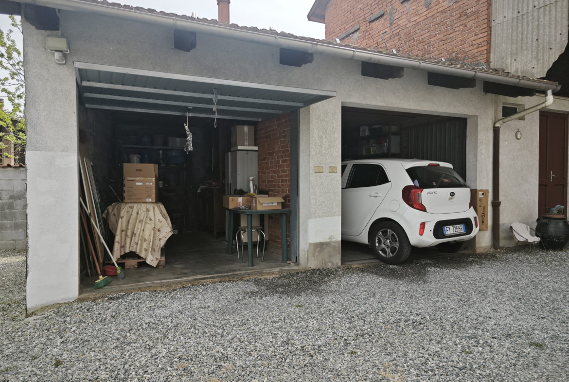 Immobile con giardino in vendita a Candelo