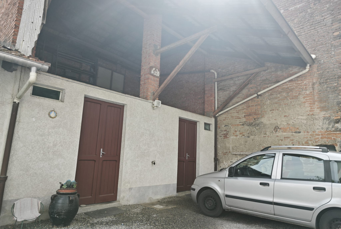 Immobile con giardino in vendita a Candelo