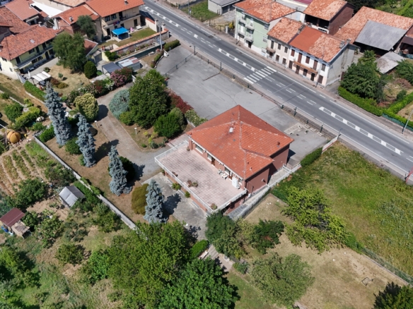 Casa indipendente in vendita a Gaglianico con bar annesso
