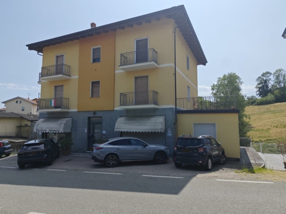 Affittasi appartamento con terrazzo e box auto a Biella