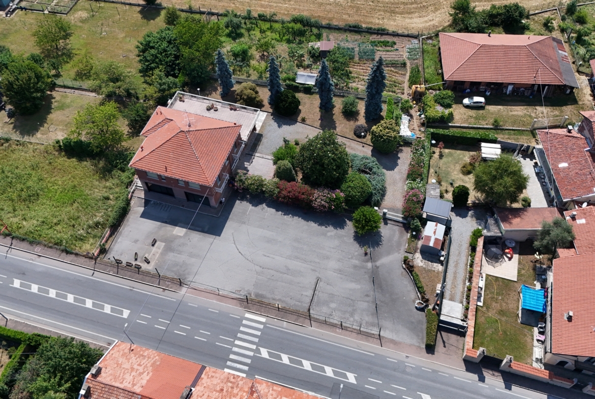 Casa indipendente in vendita a Gaglianico con bar annesso