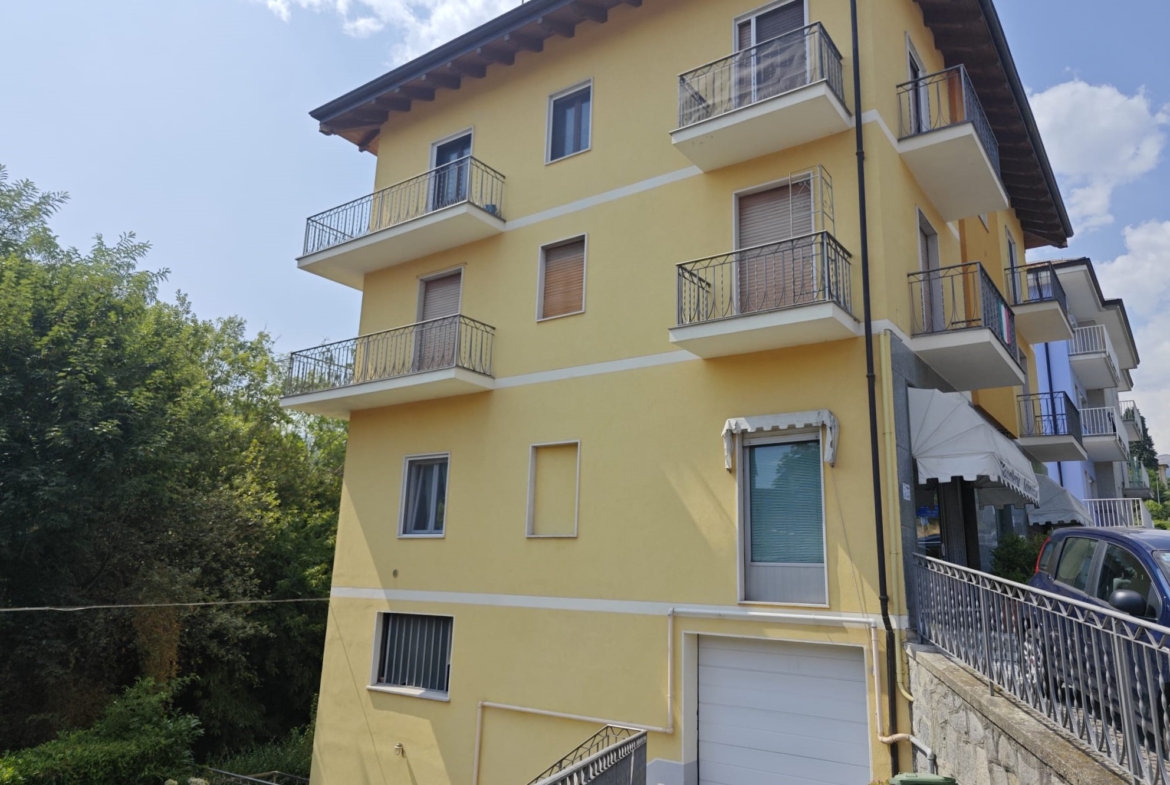 Affittasi appartamento con terrazzo e box auto a Biella