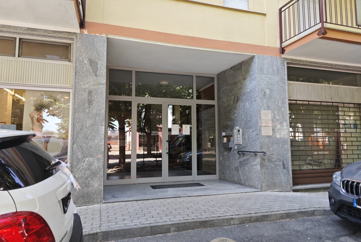 Appartamento con box auto in vendita a Cossato
