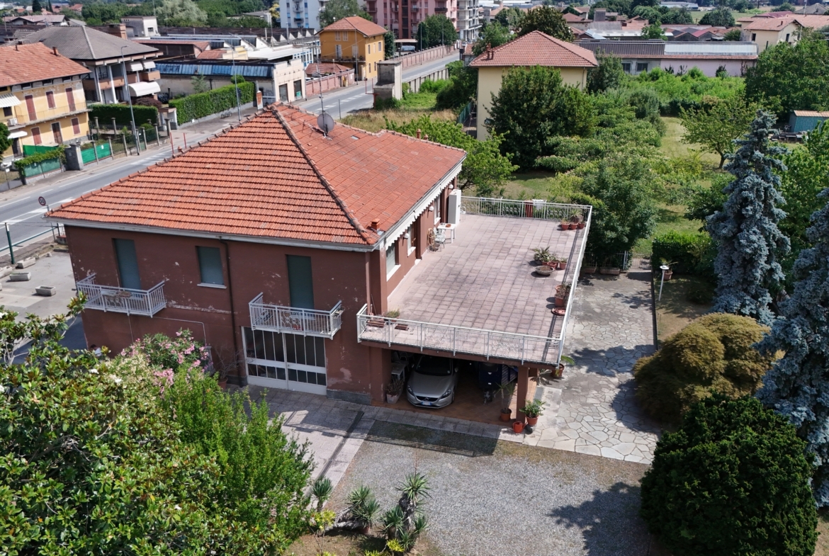 Casa indipendente in vendita a Gaglianico con bar annesso