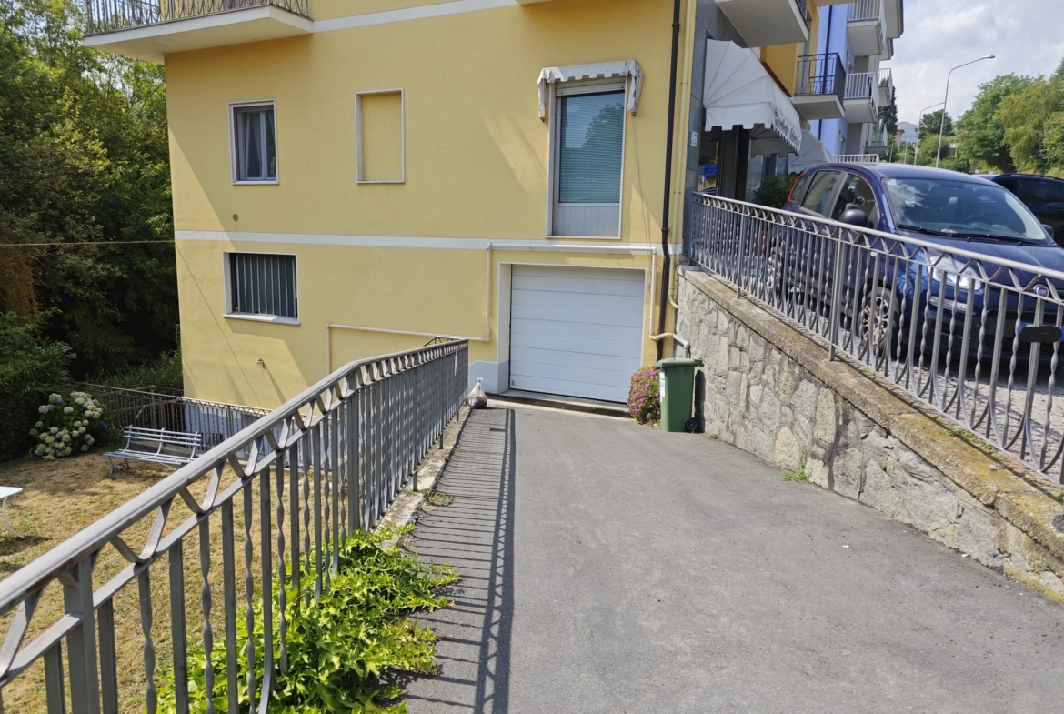 Affittasi appartamento con terrazzo e box auto a Biella