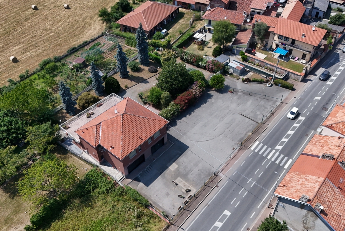 Casa indipendente in vendita a Gaglianico con bar annesso
