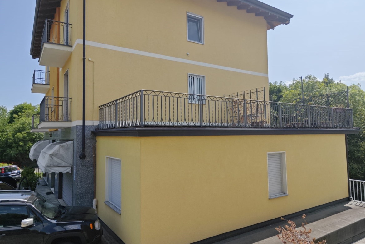 Affittasi appartamento con terrazzo e box auto a Biella