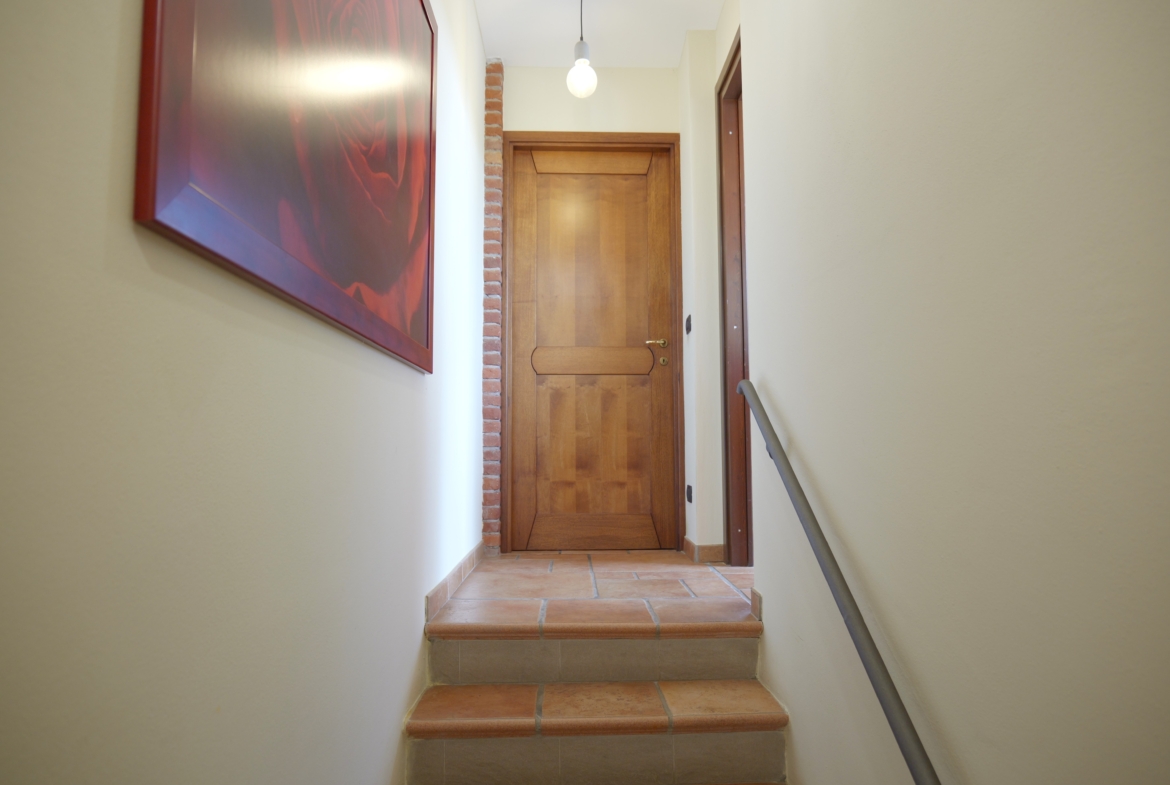 Vendesi casa indipendente a Netro con giardino