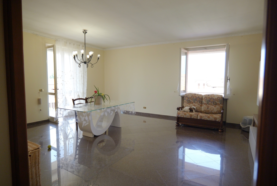Appartamento con terrazzo in vendita a Verrone