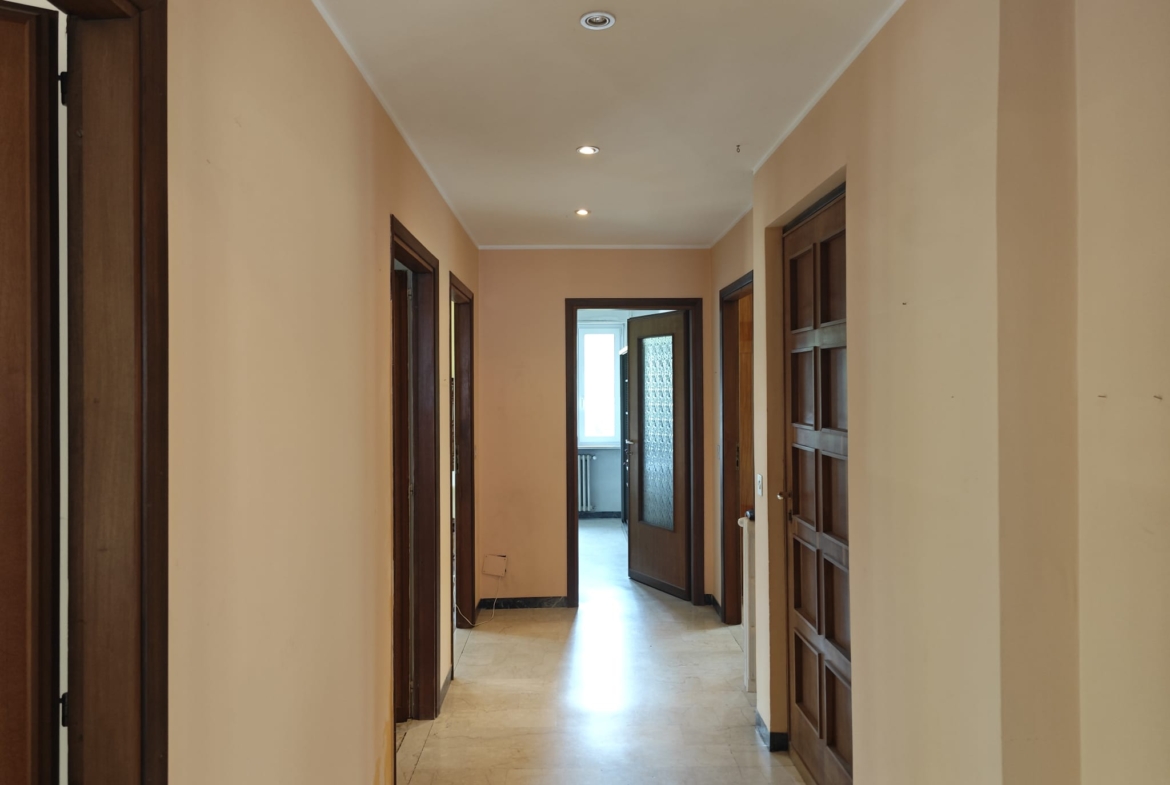 Affittasi appartamento con terrazzo e box auto a Biella