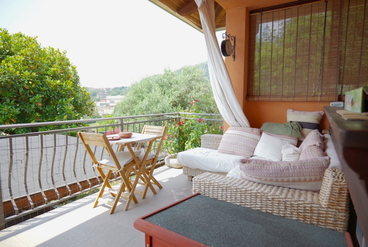 Vendesi casa indipendente a Netro con giardino