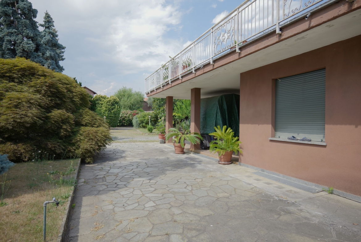 Casa indipendente in vendita a Gaglianico con bar annesso