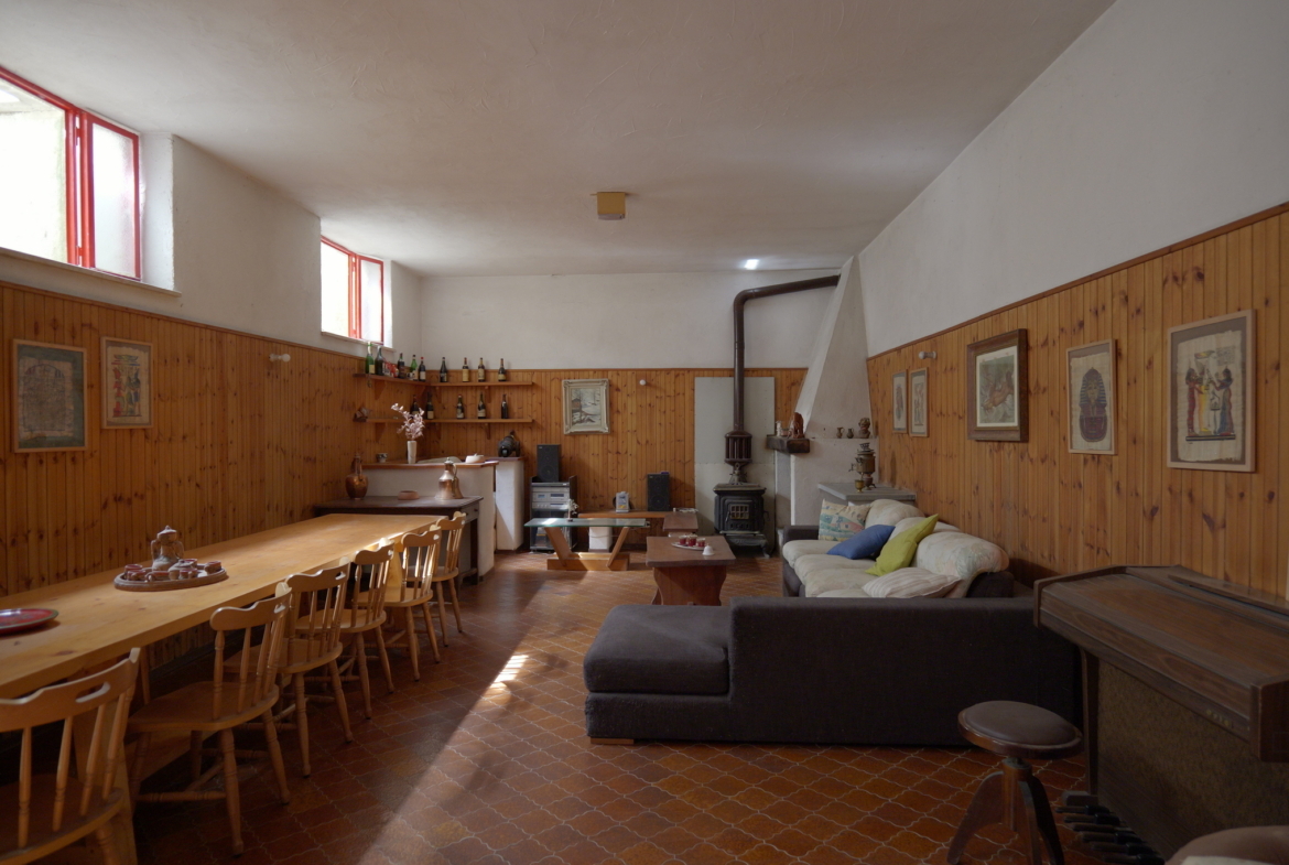 Casa indipendente in vendita a Gaglianico con bar annesso