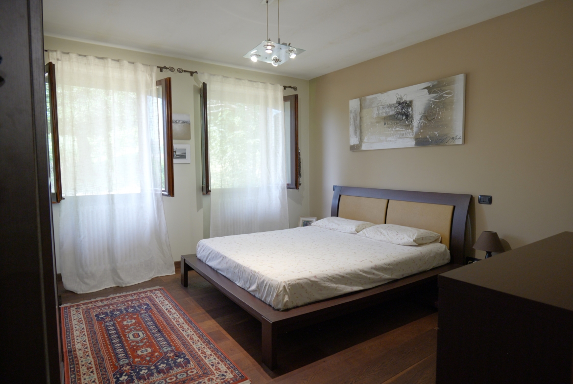 Vendesi casa indipendente a Netro con giardino
