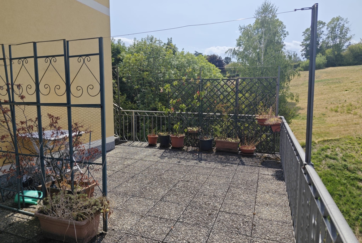 Affittasi appartamento con terrazzo e box auto a Biella