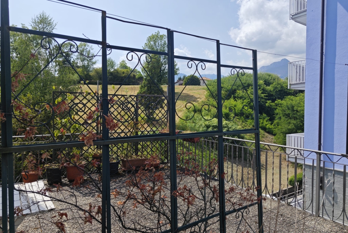Affittasi appartamento con terrazzo e box auto a Biella