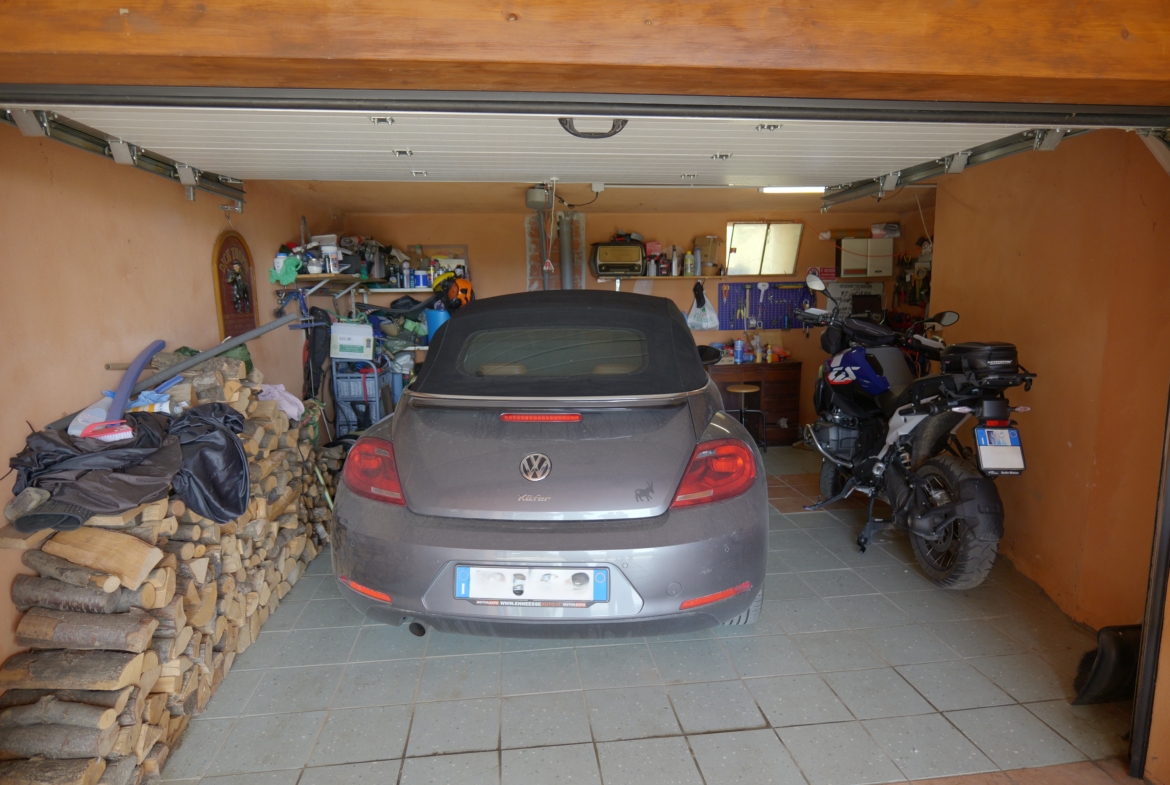 Vendesi casa indipendente a Netro con giardino