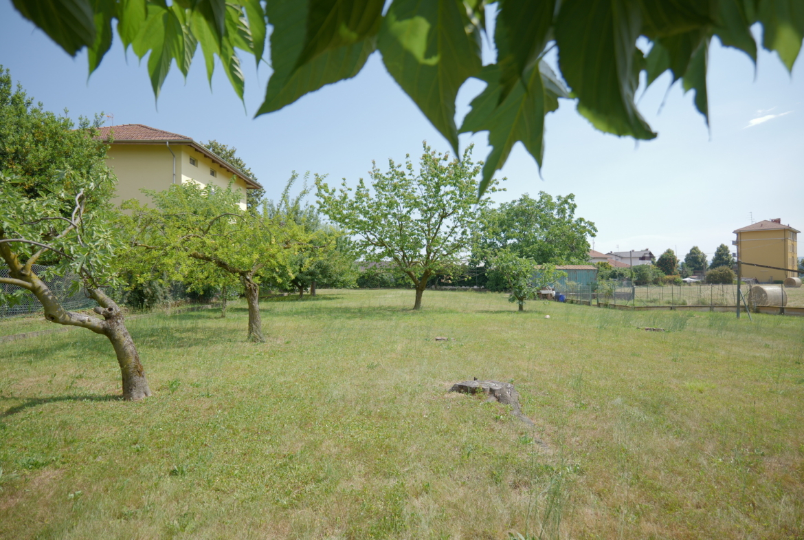 Casa indipendente in vendita a Gaglianico con bar annesso