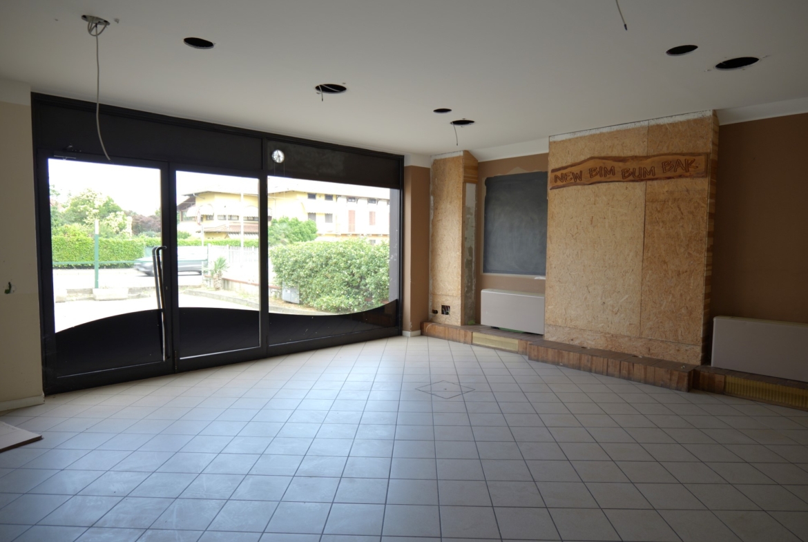 Casa indipendente in vendita a Gaglianico con bar annesso