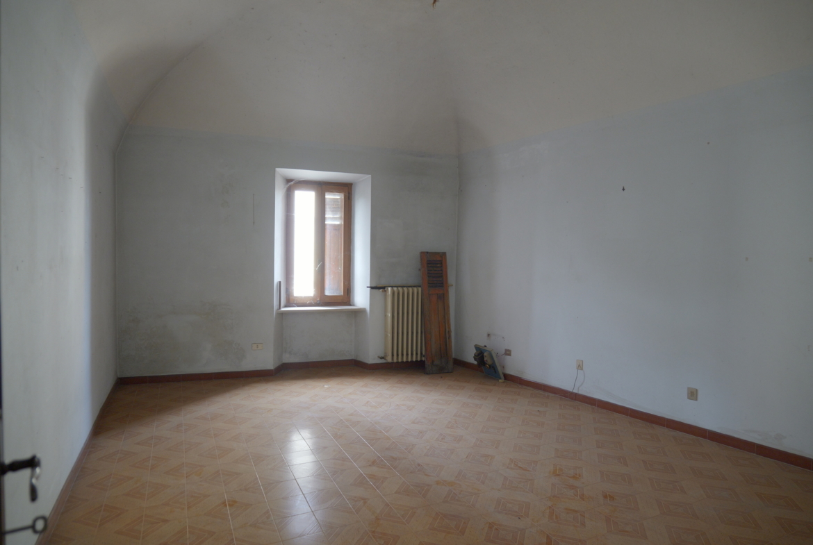 Intero stabile in vendita a Cossato