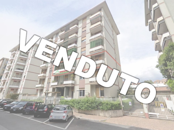 Ampio appartamento ristrutturato in vendita a Biella