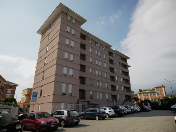 Appartamento con box auto in vendita in centro Biella