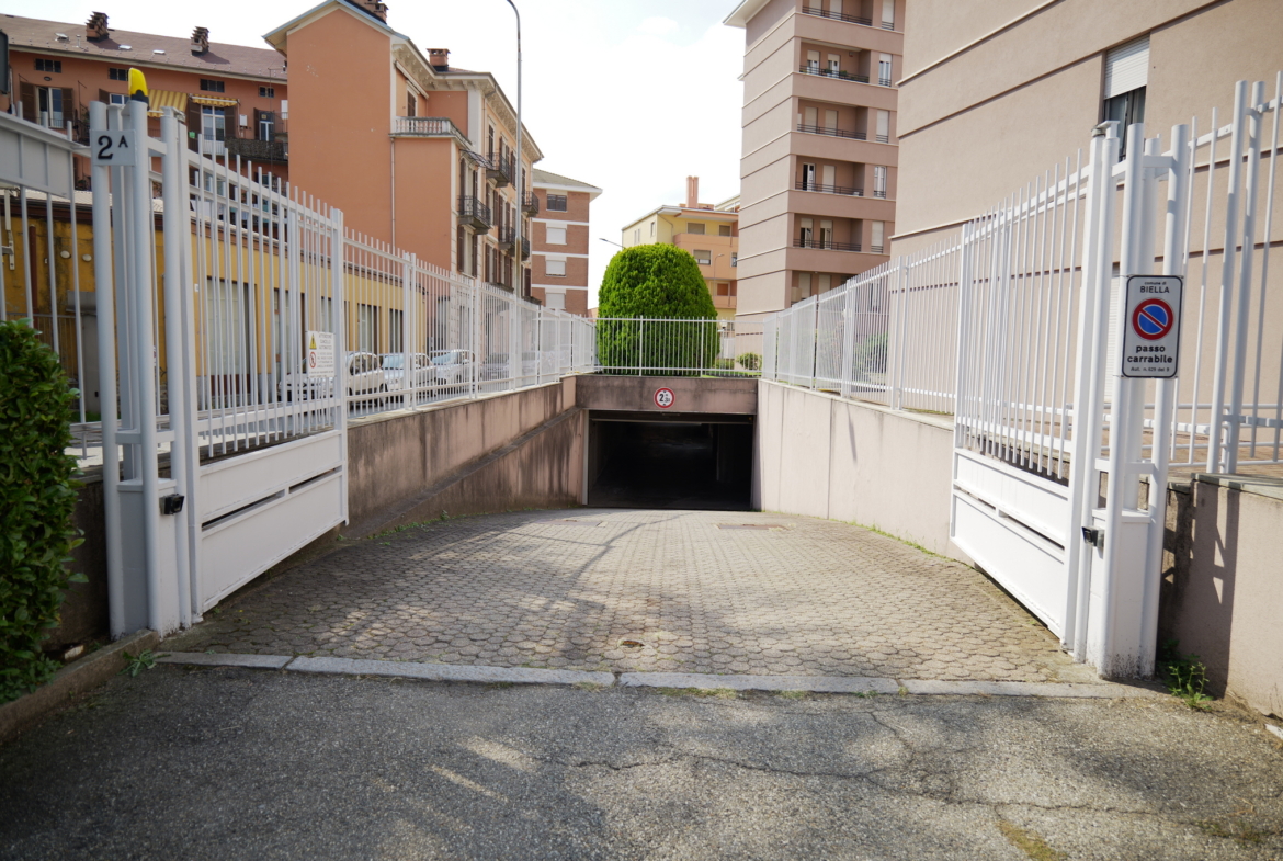 Appartamento con 2 box auto in vendita in centro Biella