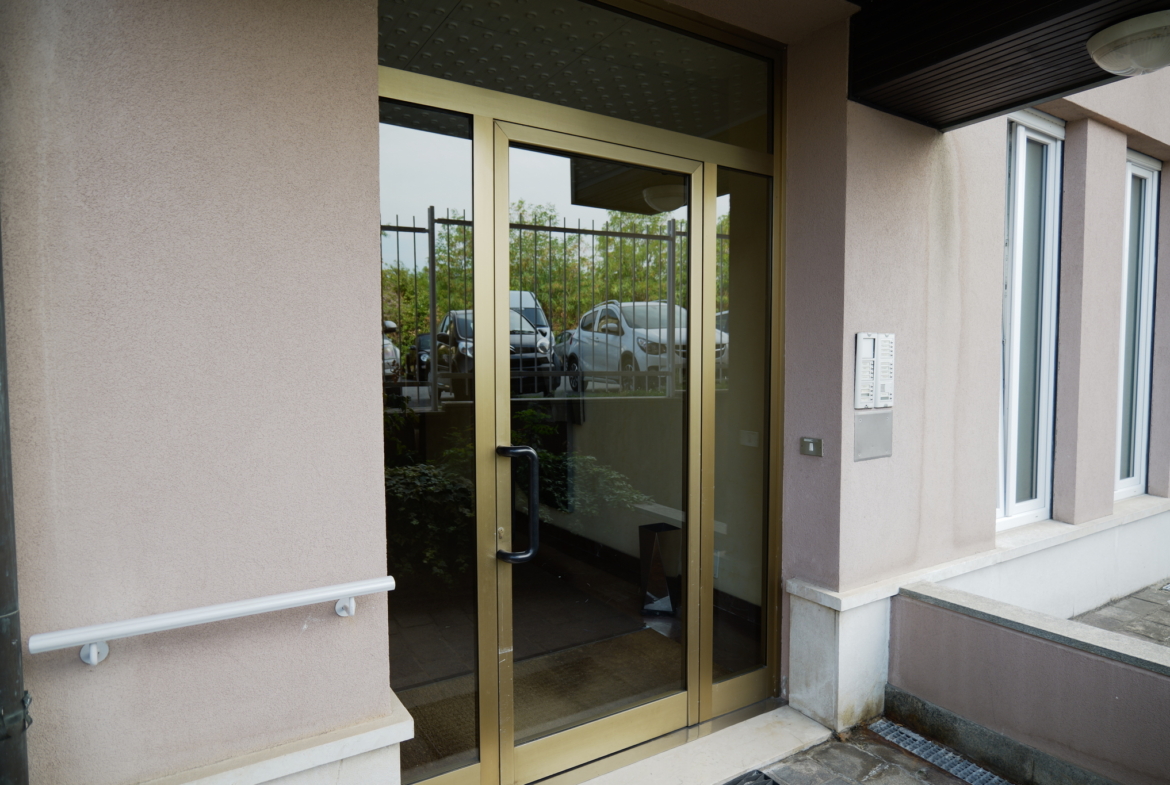 Appartamento con 2 box auto in vendita in centro Biella