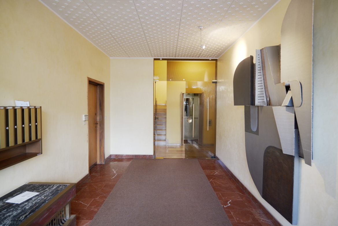Appartamento con 2 box auto in vendita in centro Biella