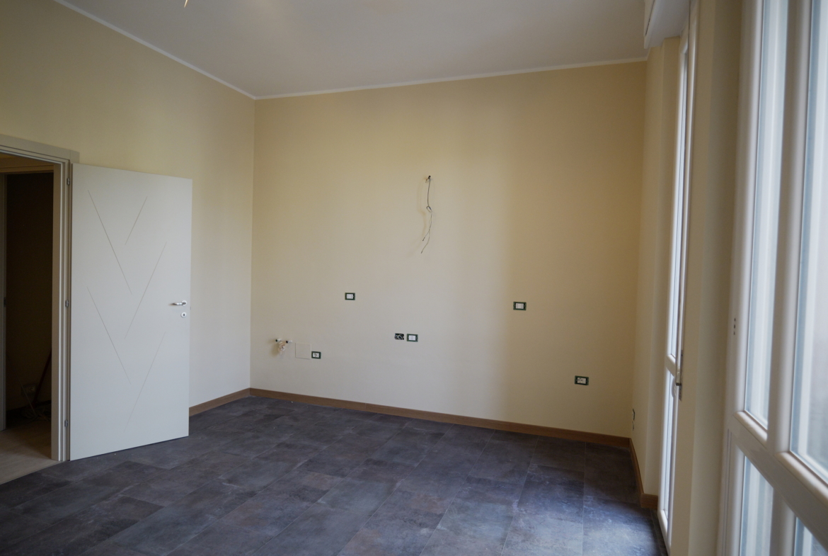 Appartamento con 2 box auto in vendita in centro Biella